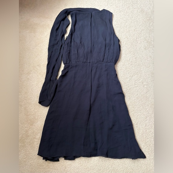 L’AGENCE 100% silk navy blue sleeveless midi dress with front sash, sz 6 - Picture 7 of 7
